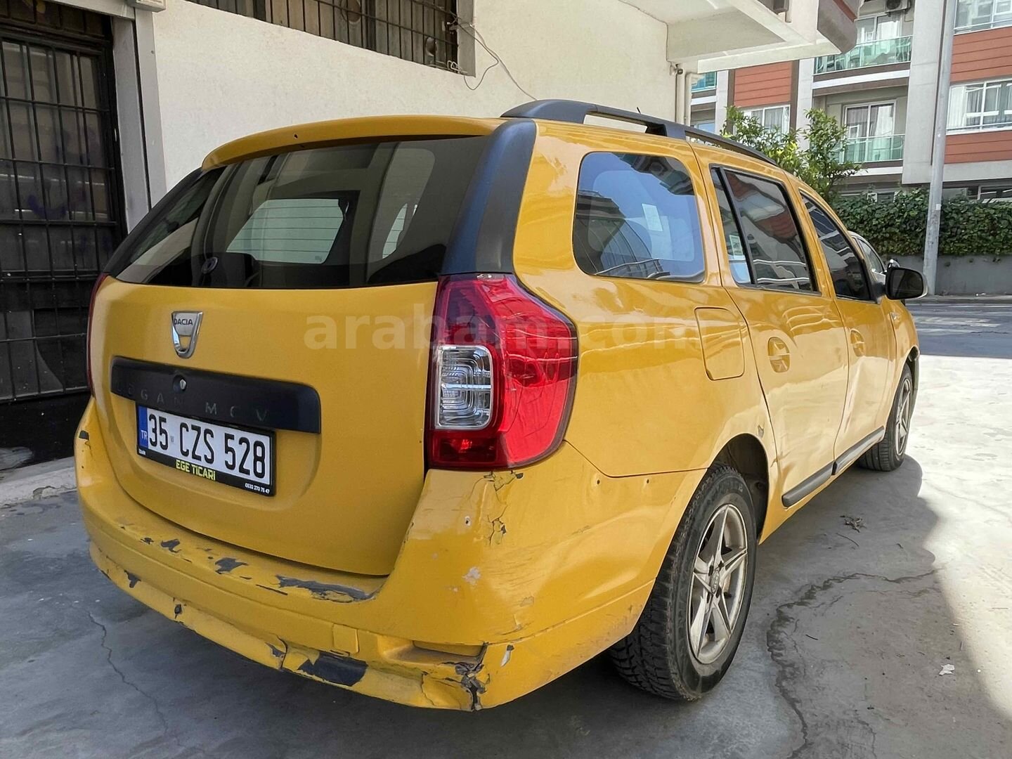 Galeriden Dacia Logan 1.5 dCi MCV Ambiance 2018 Model İzmir 834.000 km Sarı 4
