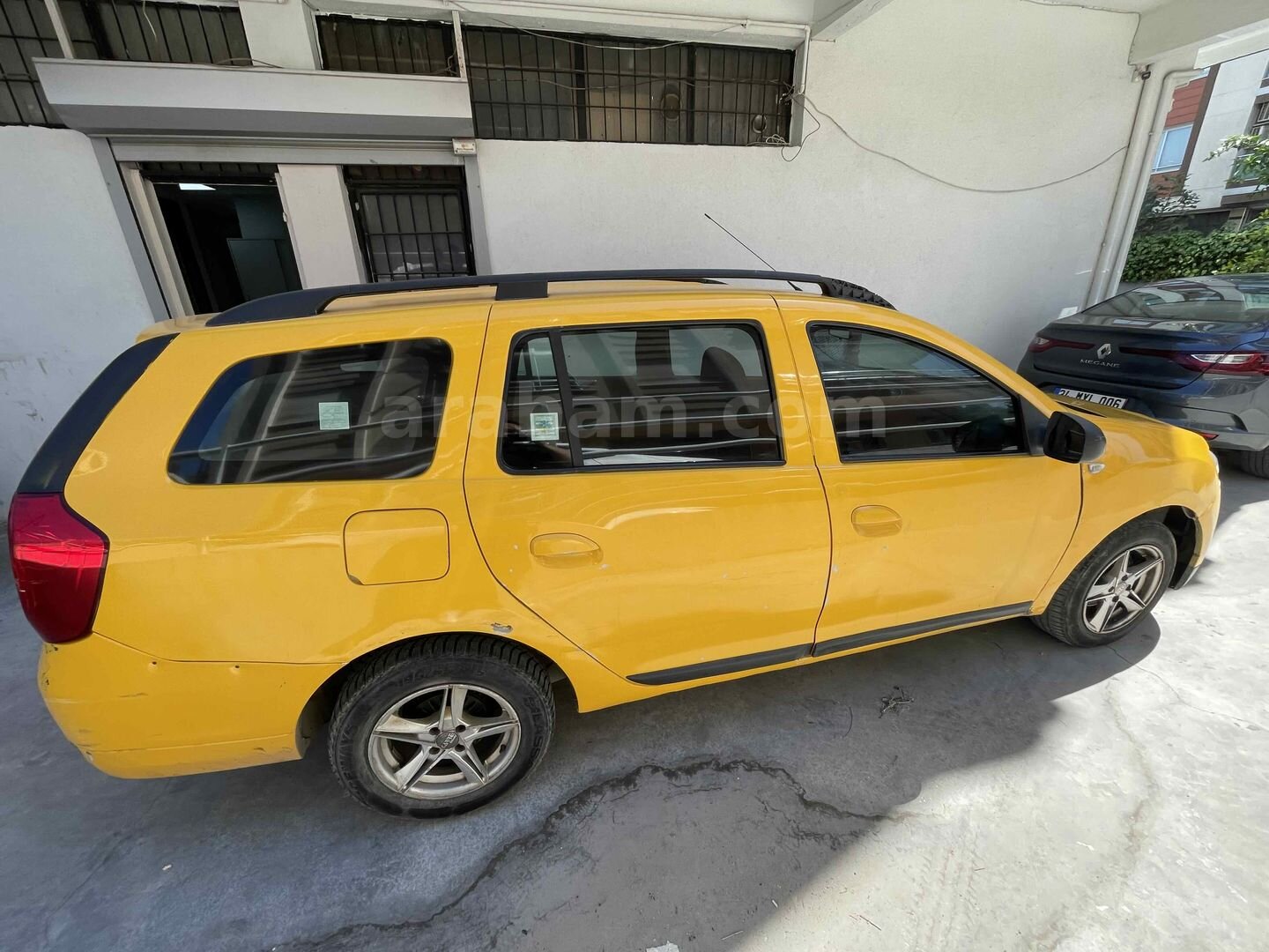 Galeriden Dacia Logan 1.5 dCi MCV Ambiance 2018 Model İzmir 834.000 km Sarı 3