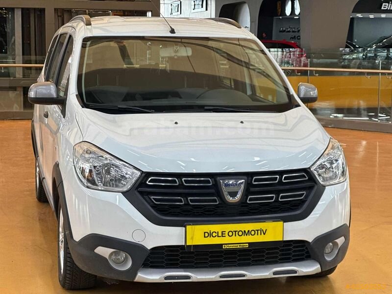 Galeriden Dacia Lodgy 1.5 BlueDCI Stepway 2022 Model İstanbul 96.500 km Beyaz