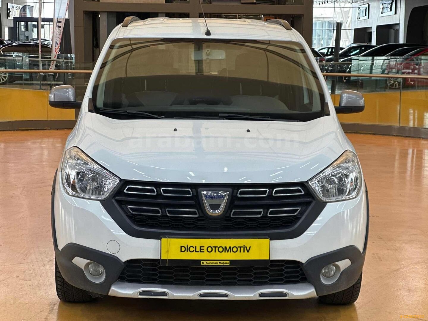 Galeriden Dacia Lodgy 1.5 BlueDCI Stepway 2022 Model İstanbul 96.500 km Beyaz 2