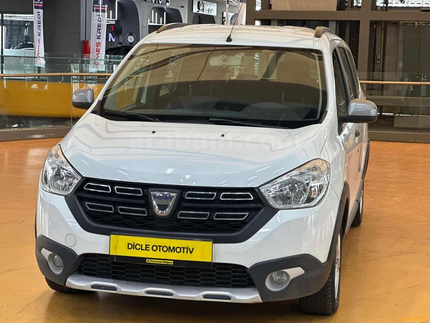 Galeriden Dacia Lodgy 1.5 BlueDCI Stepway 2022 Model İstanbul 96.500 km Beyaz 3