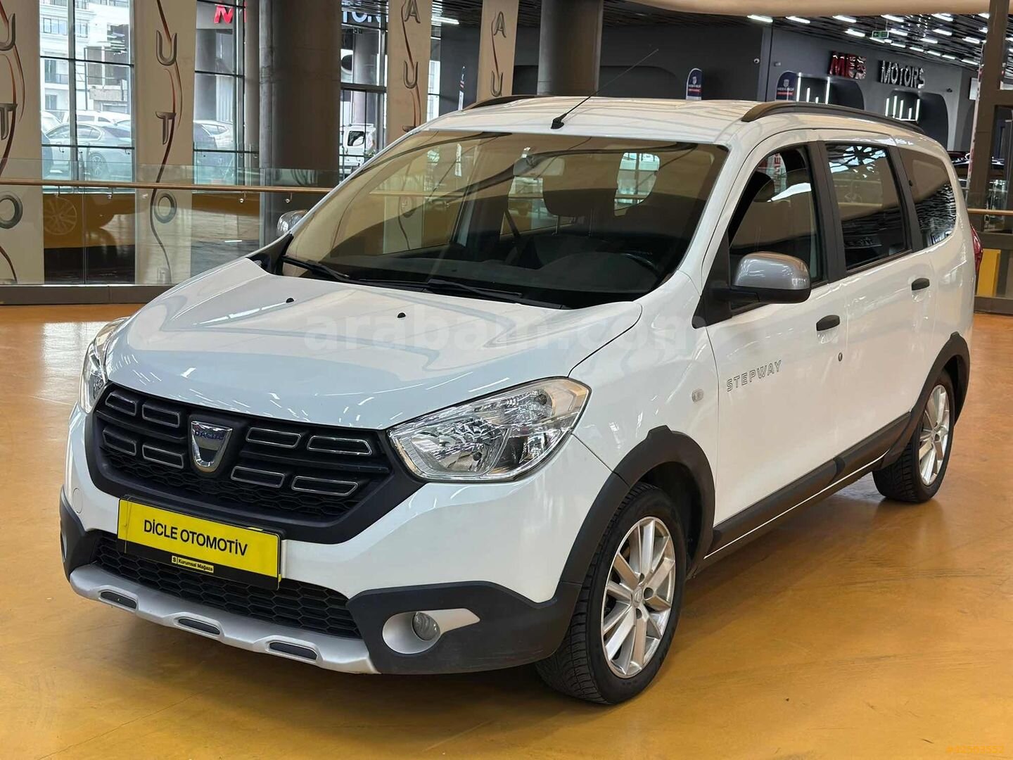 Galeriden Dacia Lodgy 1.5 BlueDCI Stepway 2022 Model İstanbul 96.500 km Beyaz 4