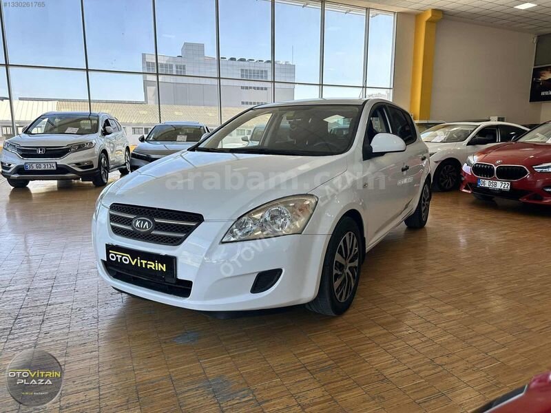 Galeriden Kia Ceed 1.6 CRDi Cool 2009 Model İzmir 211.000 km Beyaz