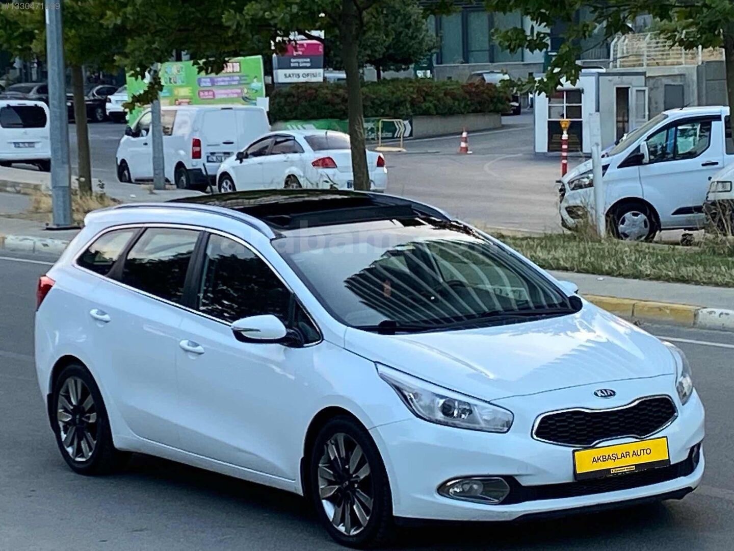 Galeriden Kia Ceed 1.6 CRDi Concept Plus SW 2015 Model İstanbul 343.000 km Beyaz 4
