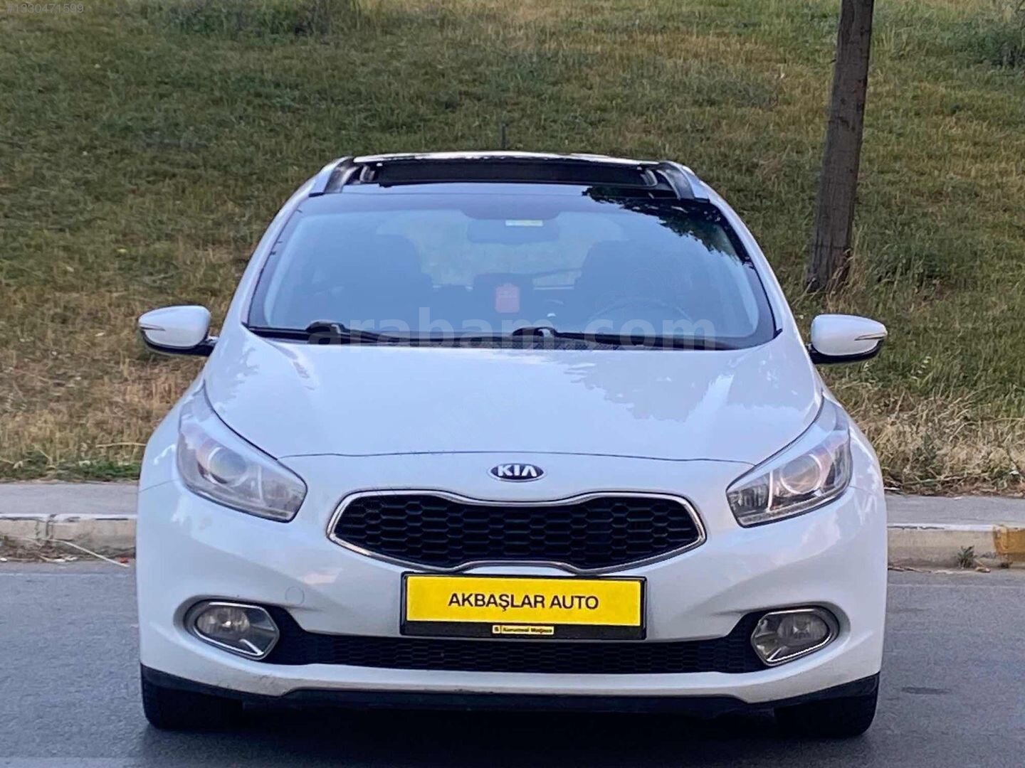 Galeriden Kia Ceed 1.6 CRDi Concept Plus SW 2015 Model İstanbul 343.000 km Beyaz 2