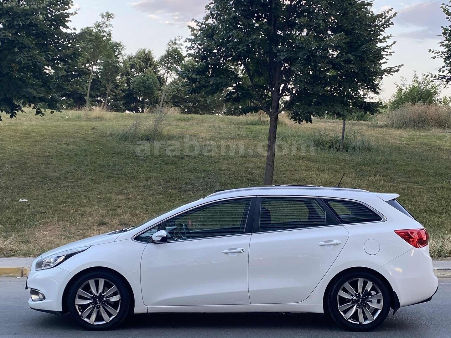 Galeriden Kia Ceed 1.6 CRDi Concept Plus SW 2015 Model İstanbul 343.000 km Beyaz 7
