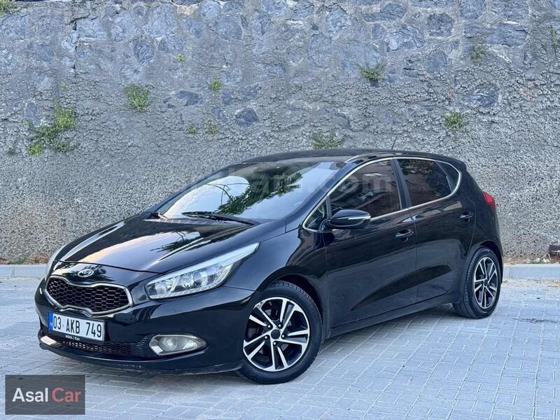 Galeriden Kia Ceed 1.6 CRDi Concept 2012 Model İstanbul 230.000 km Siyah