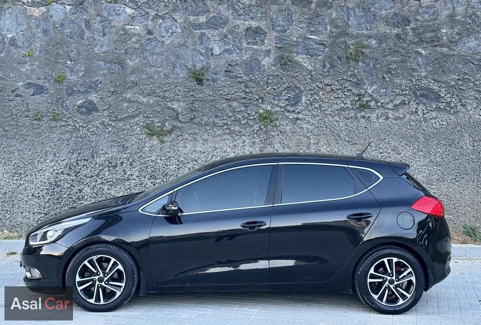Galeriden Kia Ceed 1.6 CRDi Concept 2012 Model İstanbul 230.000 km Siyah 6
