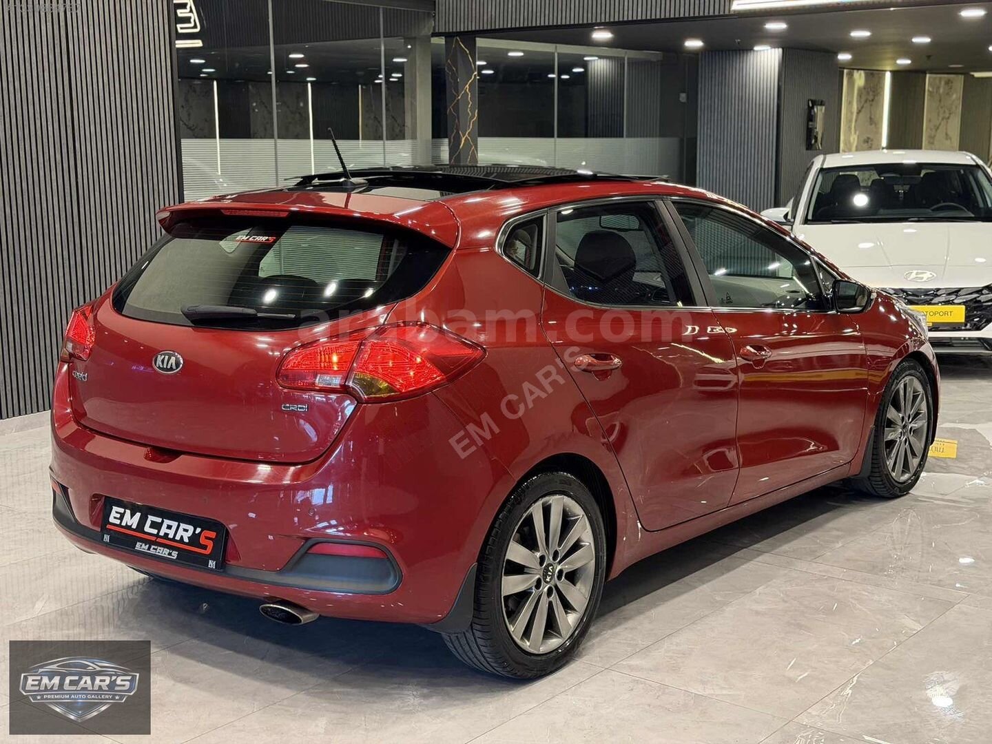 Galeriden Kia Ceed 1.6 CRDi Concept Plus 2013 Model İstanbul 120.000 km Kırmızı 4