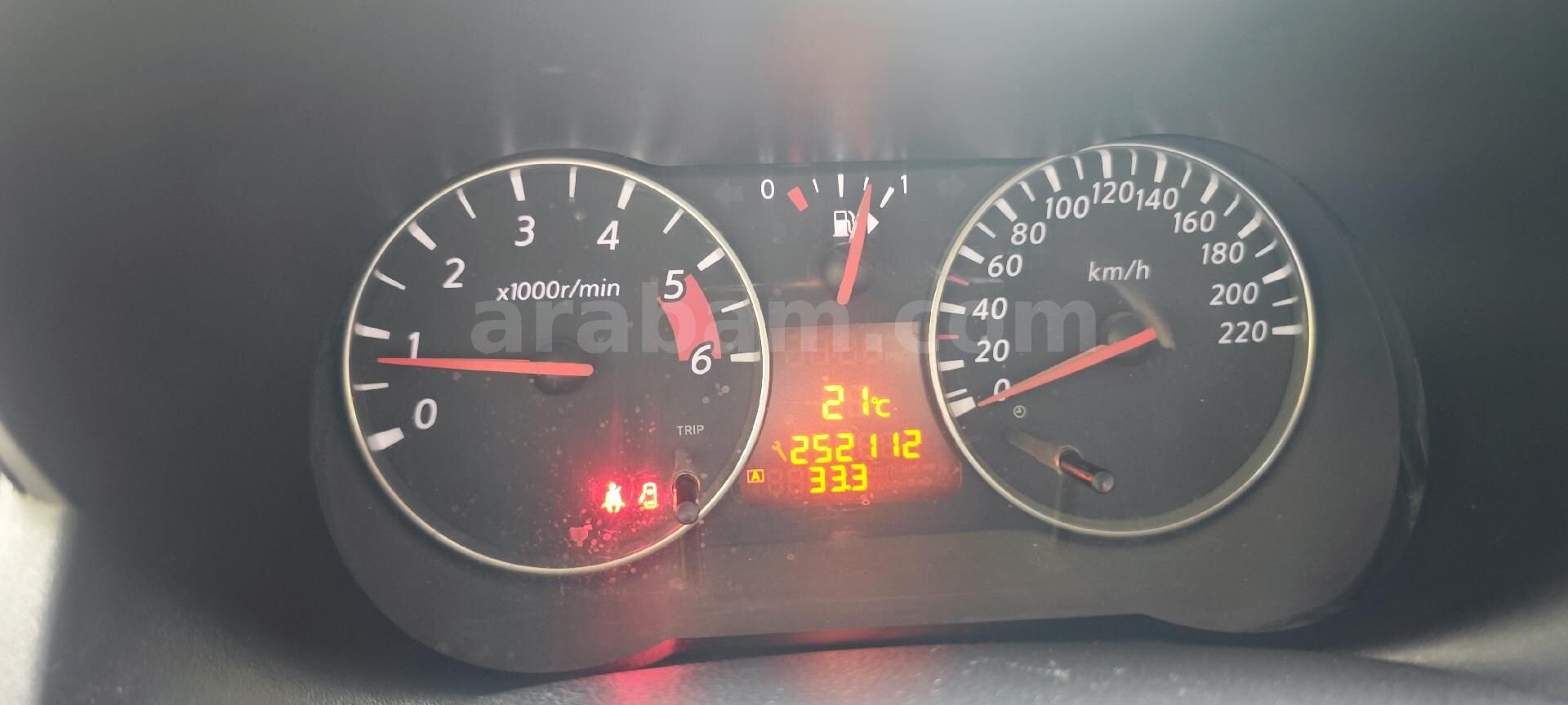 Sahibinden Nissan Note 1.5 dCi Tekna 2011 Model İstanbul 252.000 km Beyaz 6