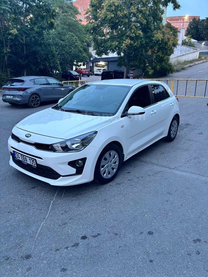 Sahibinden Kia Rio 1.4 CVVT Cool 2021 Model İstanbul 82.000 km Beyaz 1