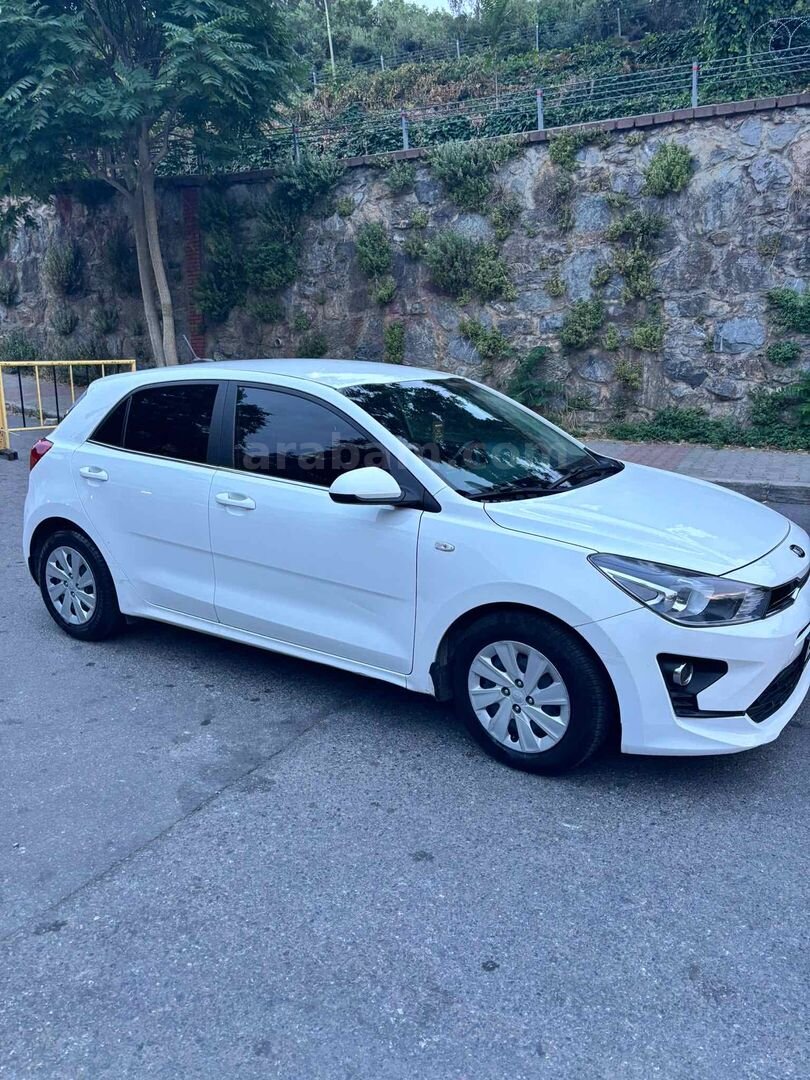 Sahibinden Kia Rio 1.4 CVVT Cool 2021 Model İstanbul 82.000 km Beyaz 3