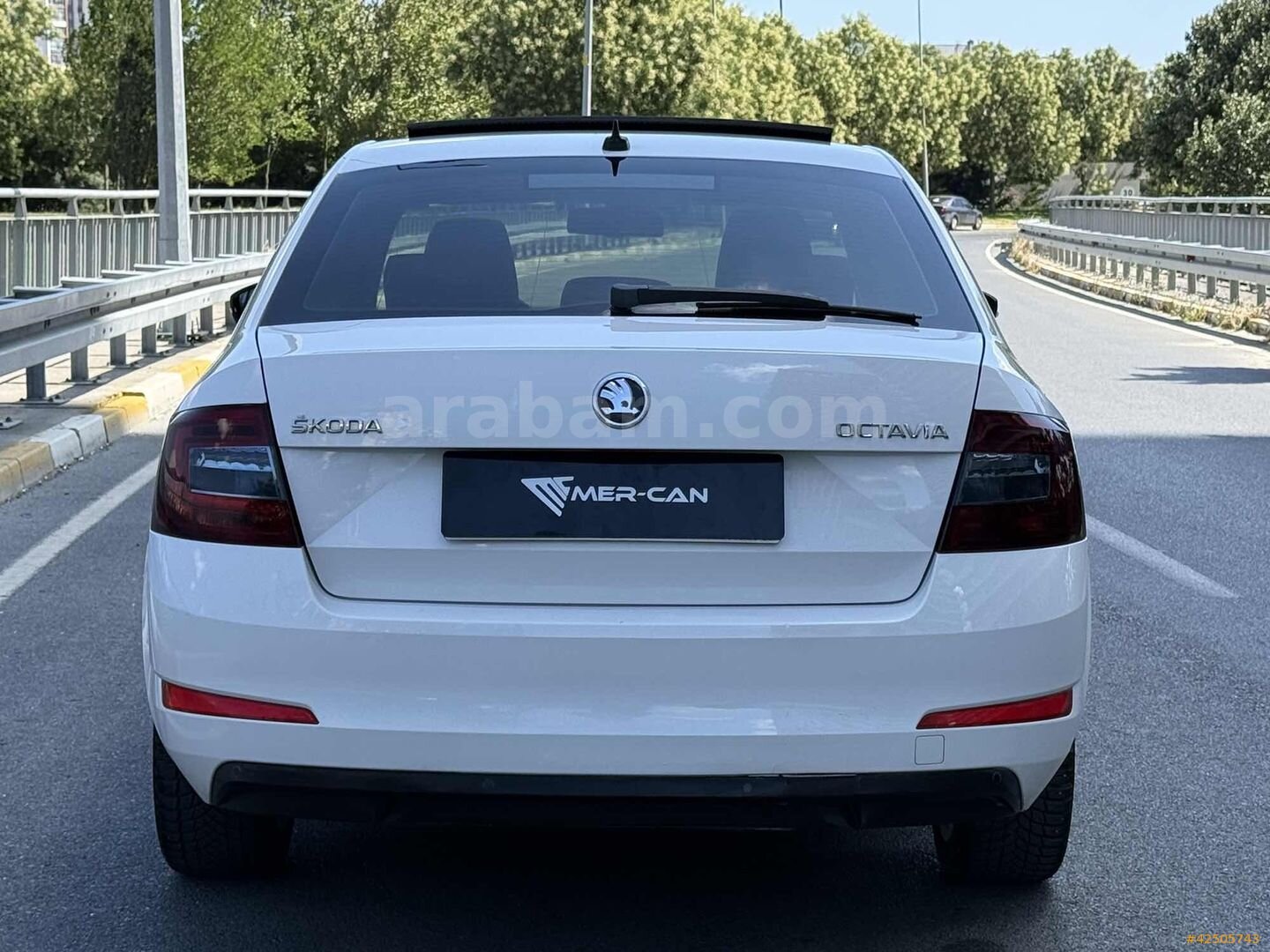 Galeriden Skoda Octavia 1.6 TDI Style CR 2015 Model İstanbul 214.000 km Beyaz 5