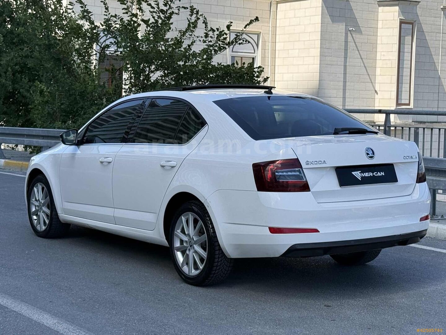 Galeriden Skoda Octavia 1.6 TDI Style CR 2015 Model İstanbul 214.000 km Beyaz 4