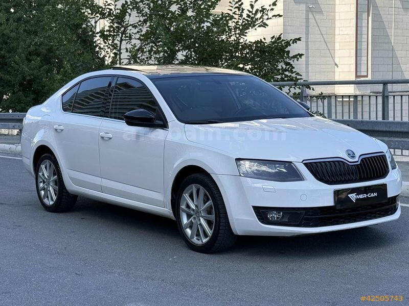 Galeriden Skoda Octavia 1.6 TDI Style CR 2015 Model İstanbul 214.000 km Beyaz