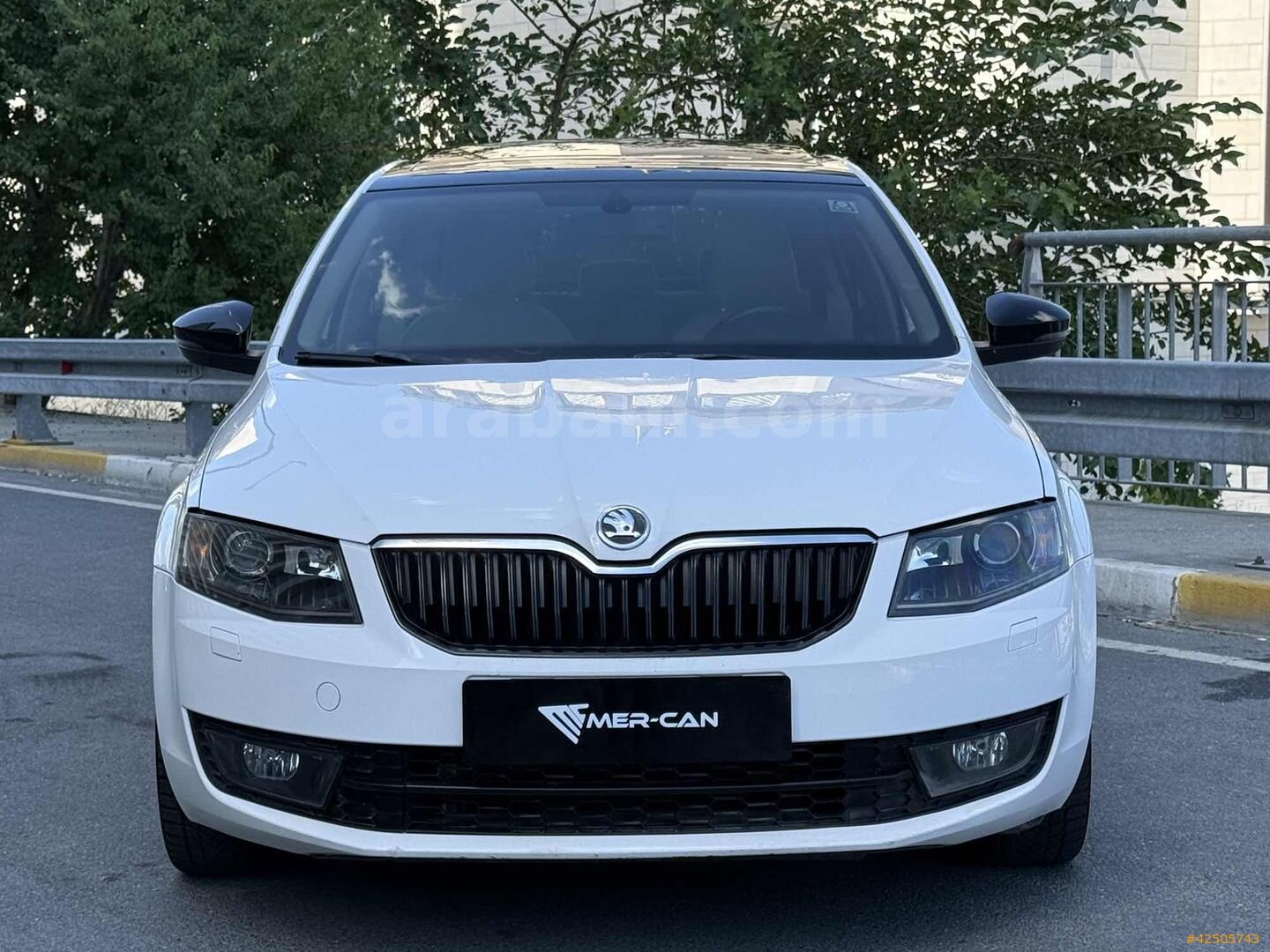 Galeriden Skoda Octavia 1.6 TDI Style CR 2015 Model İstanbul 214.000 km Beyaz 2
