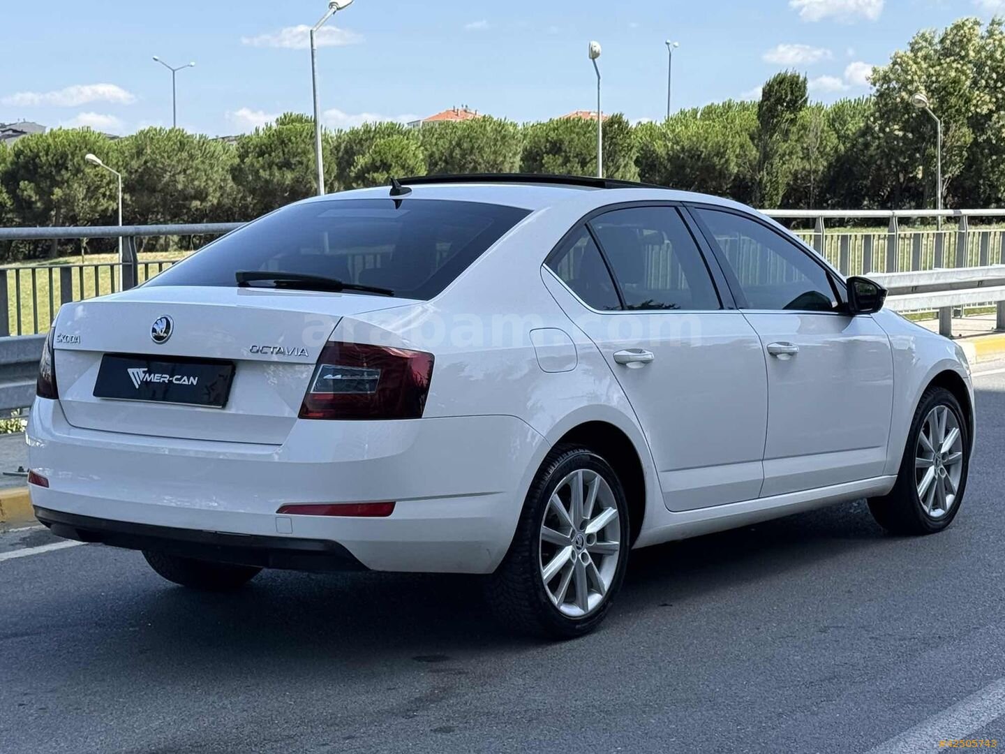 Galeriden Skoda Octavia 1.6 TDI Style CR 2015 Model İstanbul 214.000 km Beyaz 6