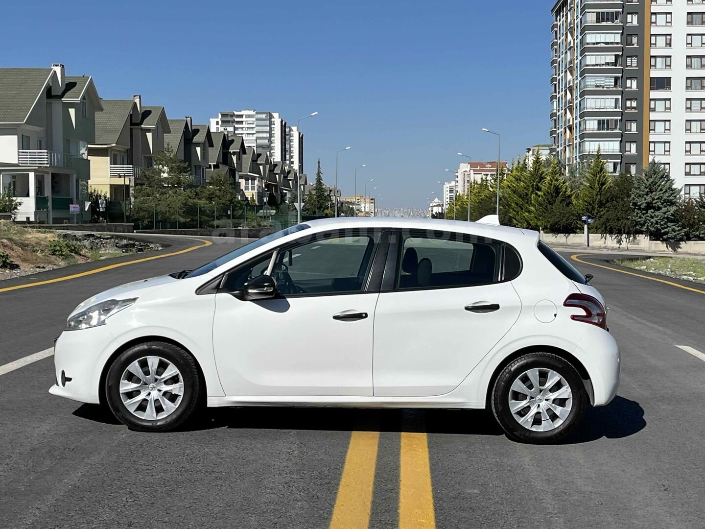 Sahibinden Peugeot 208 1.4 HDi Access 2015 Model Ankara 111.000 km Beyaz 3