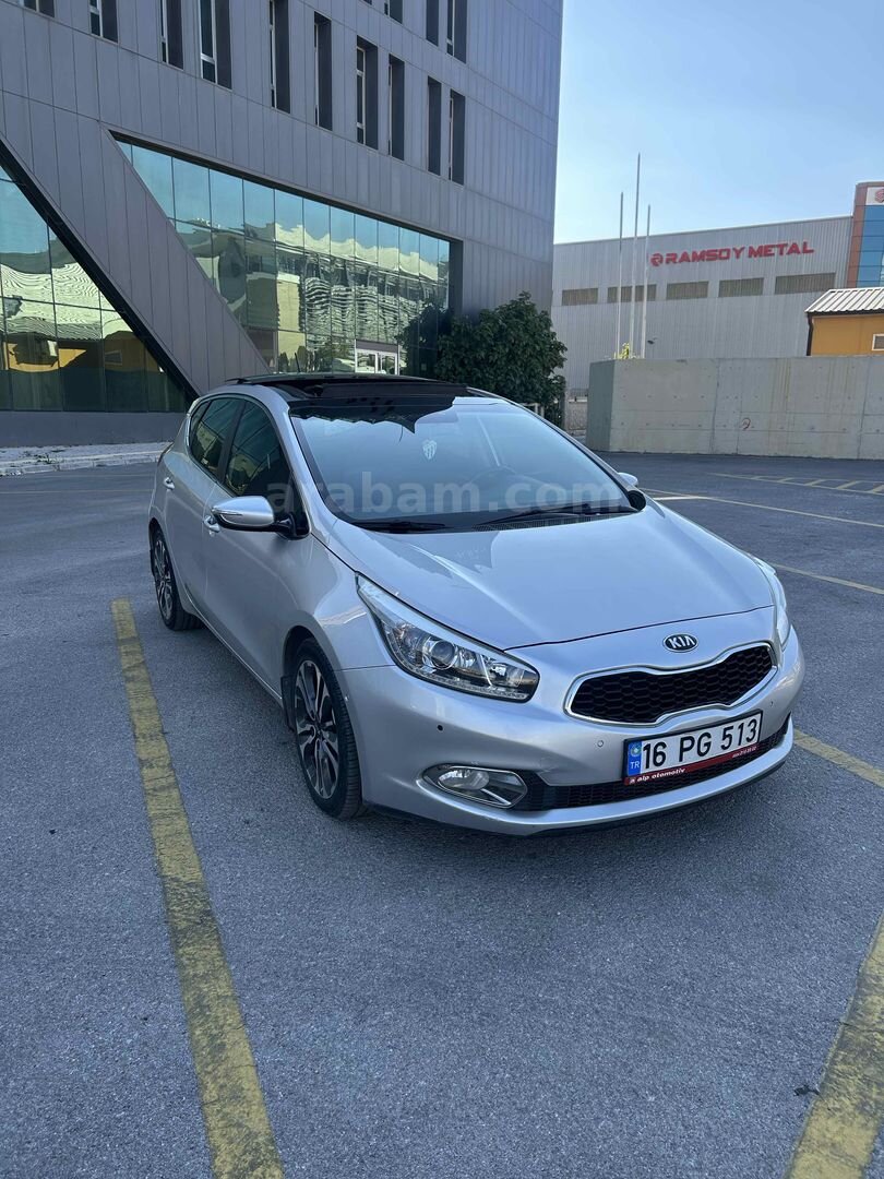 Sahibinden Kia Ceed 1.6 CRDi Premium 2014 Model Bursa 273.200 km Gri (Gümüş) 3