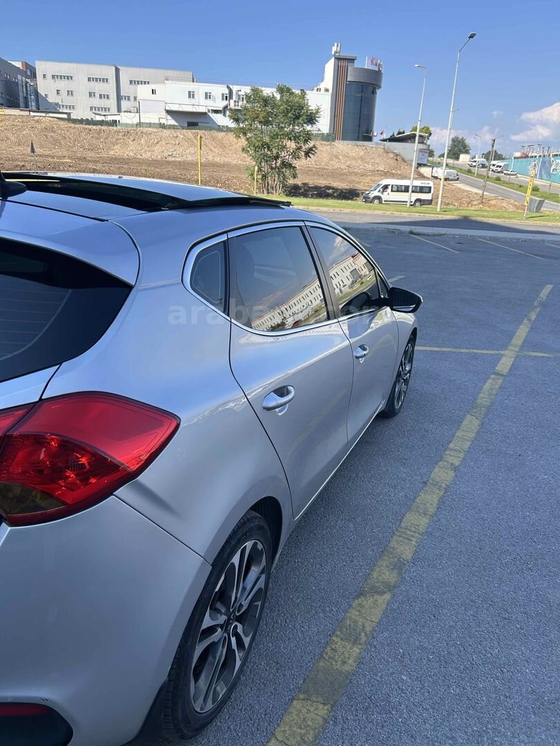 Sahibinden Kia Ceed 1.6 CRDi Premium 2014 Model Bursa 273.200 km Gri (Gümüş) 7