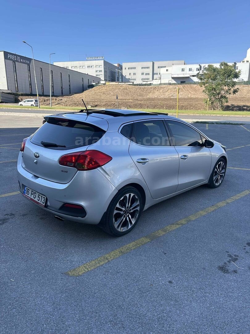 Sahibinden Kia Ceed 1.6 CRDi Premium 2014 Model Bursa 273.200 km Gri (Gümüş) 5