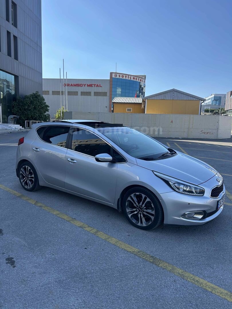 Sahibinden Kia Ceed 1.6 CRDi Premium 2014 Model Bursa 273.200 km Gri (Gümüş) 4