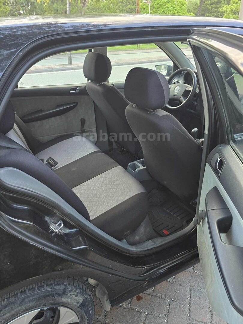 Galeriden Skoda Fabia 1.4 Comfort 2001 Model Konya 205.000 km Siyah 7
