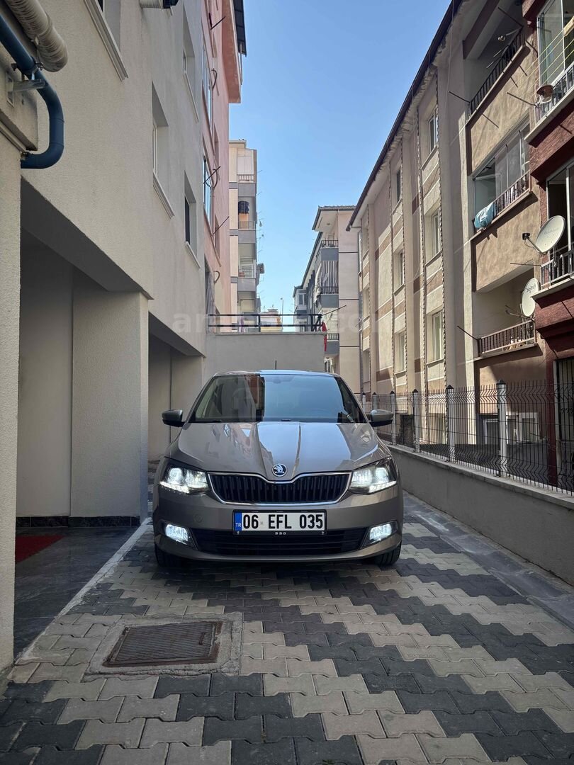 Sahibinden Skoda Fabia 1.0 GreenTec Style 2018 Model Ankara 84.500 km Gri 5