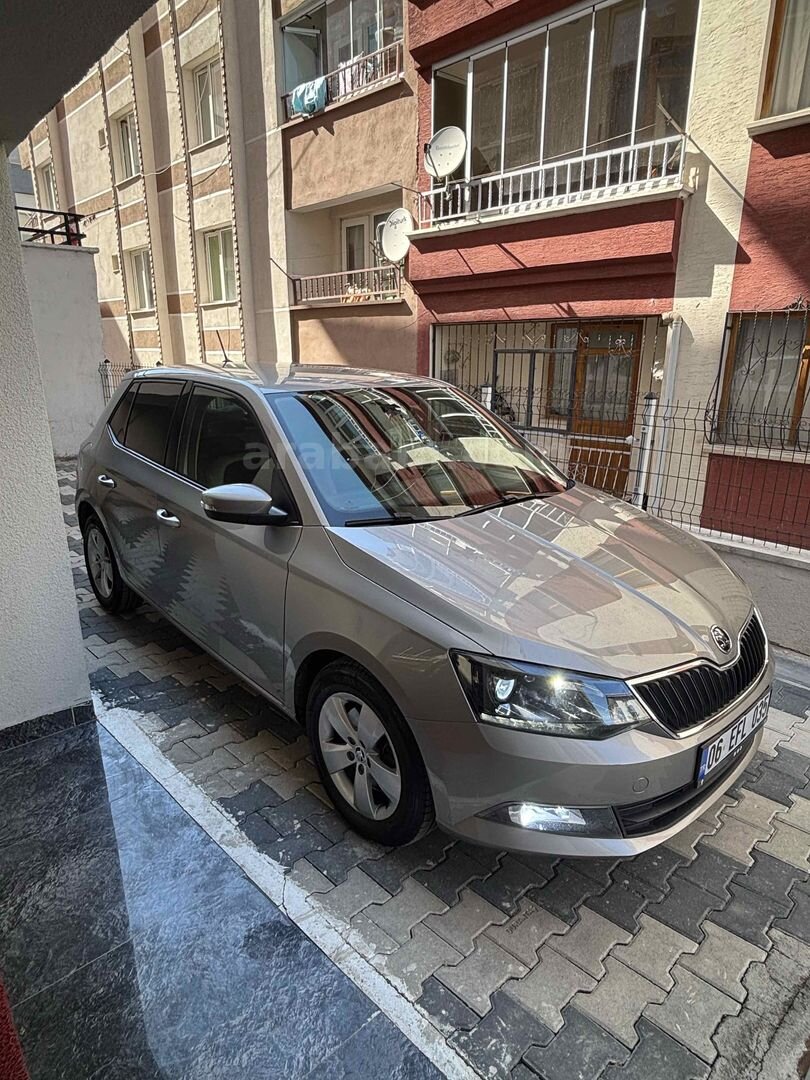 Sahibinden Skoda Fabia 1.0 GreenTec Style 2018 Model Ankara 84.500 km Gri 7
