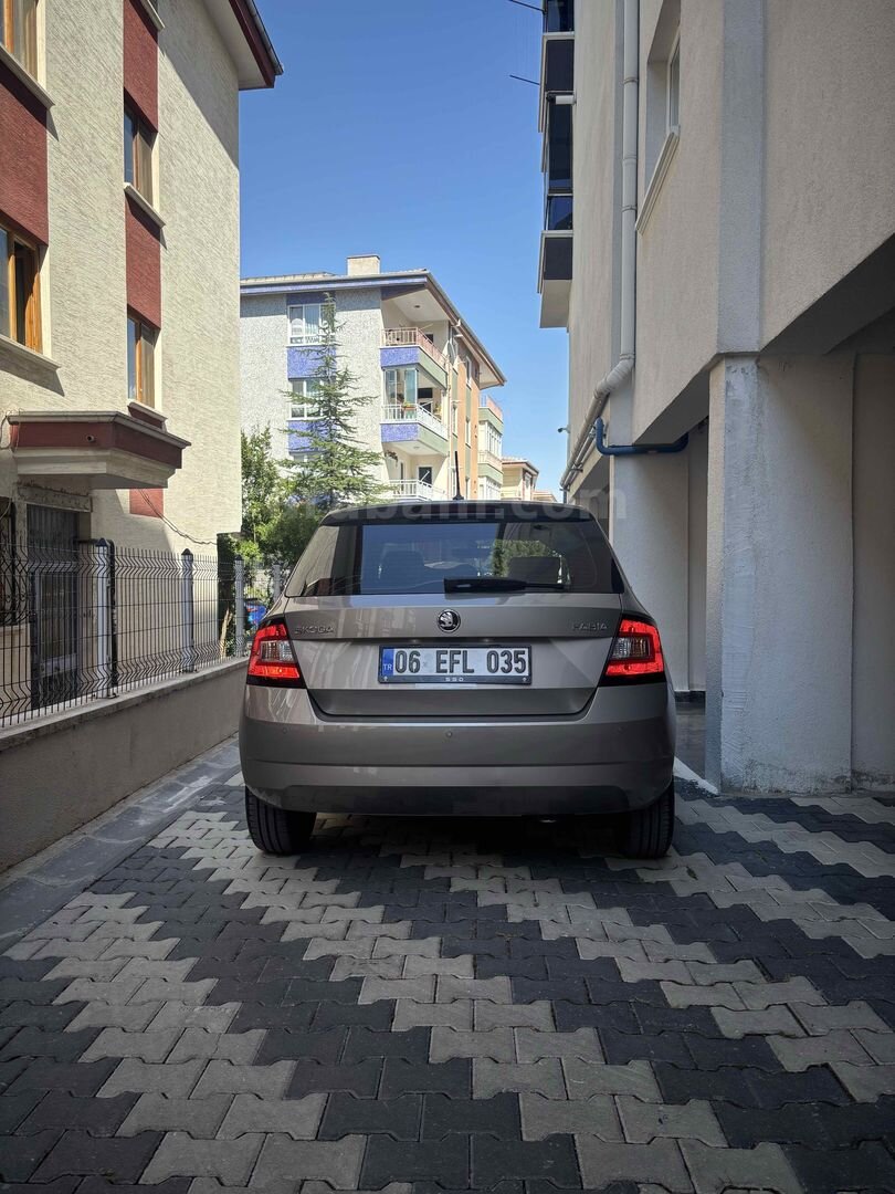 Sahibinden Skoda Fabia 1.0 GreenTec Style 2018 Model Ankara 84.500 km Gri 6