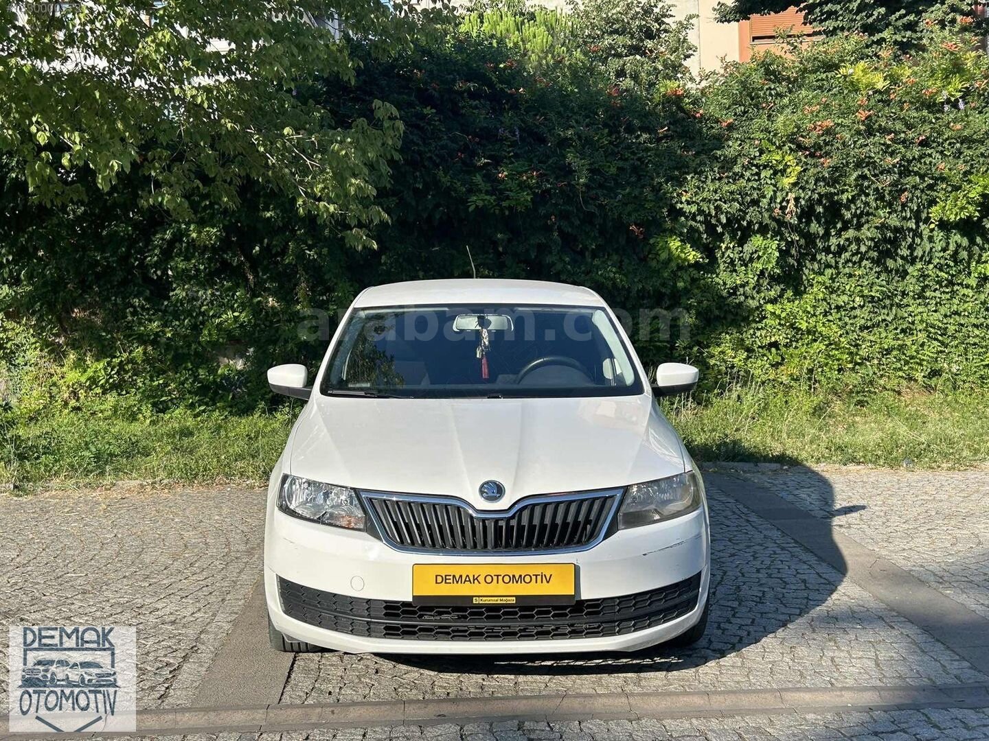 Galeriden Skoda Rapid 1.4 TSI Elegance 2013 Model İstanbul 176.000 km Beyaz 2