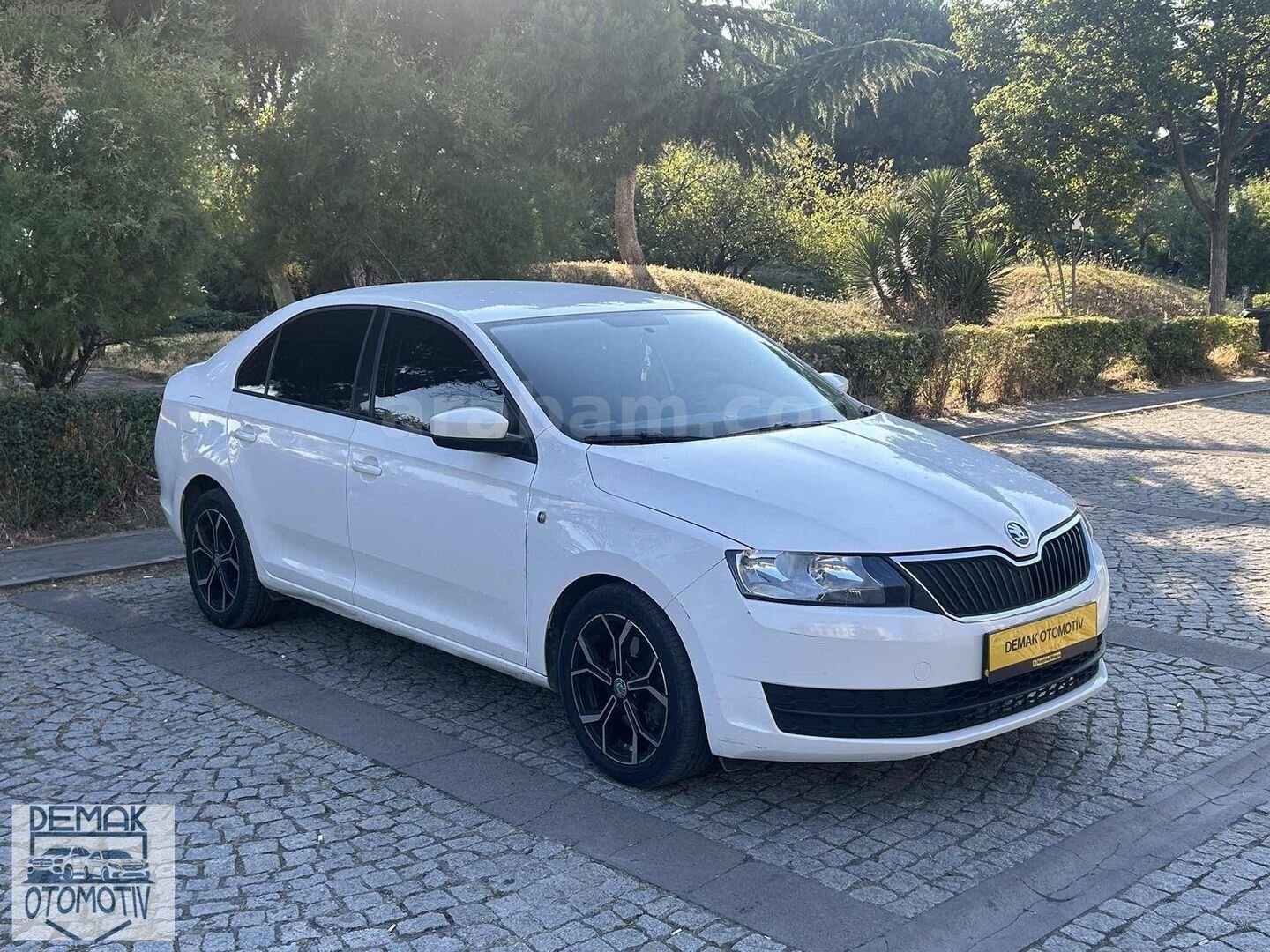 Galeriden Skoda Rapid 1.4 TSI Elegance 2013 Model İstanbul 176.000 km Beyaz 5