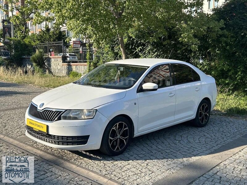 Galeriden Skoda Rapid 1.4 TSI Elegance 2013 Model İstanbul 176.000 km Beyaz