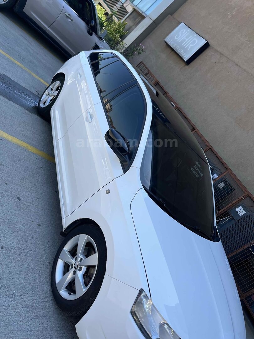 Sahibinden Skoda Rapid 1.6 CR TDI Elegance 2014 Model İstanbul 180.000 km Beyaz 4