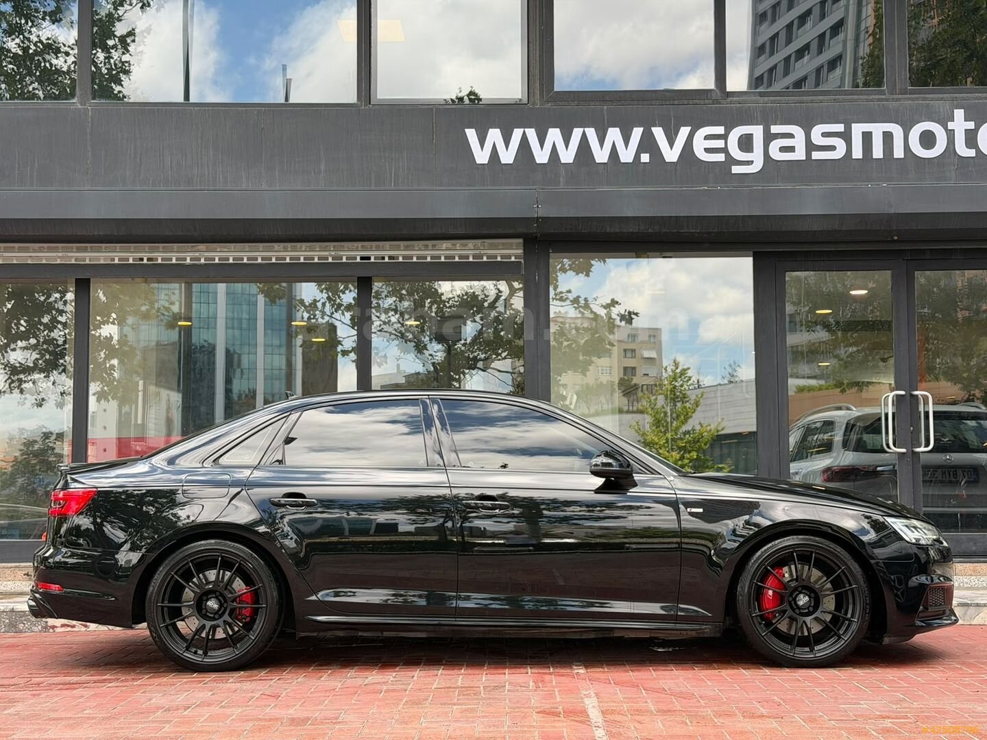Galeriden Audi A4 Sedan 2.0 TFSI Quattro Sport 2016 Model İstanbul 169.700 km Siyah 6