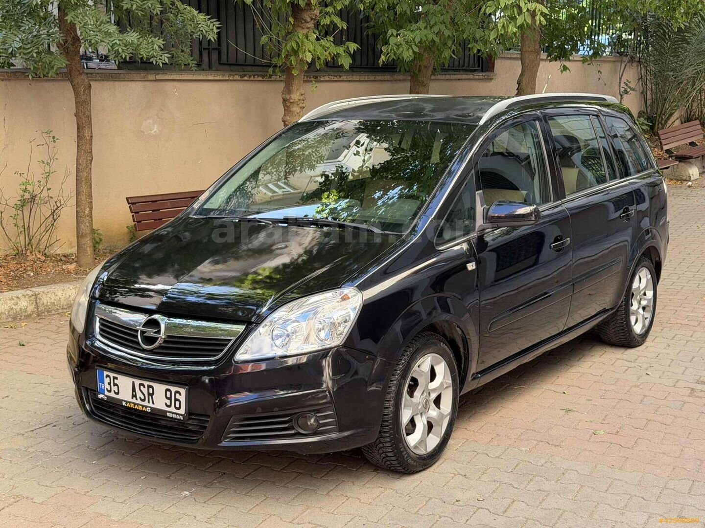 Galeriden Opel Zafira 1.8 Cosmo 2006 Model İstanbul 190.000 km Siyah 4