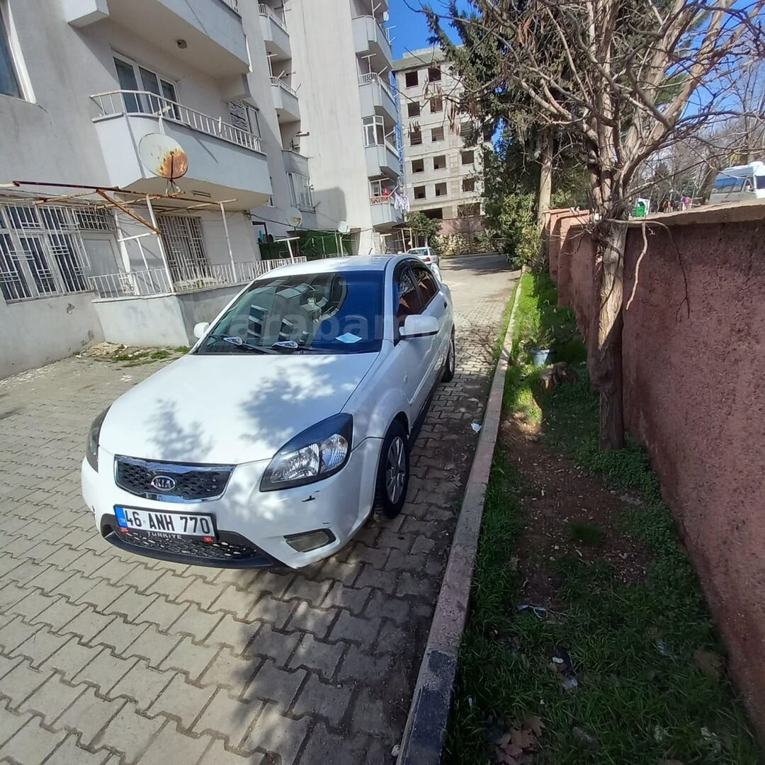 Sahibinden Kia Rio 1.5 CRDi Trend 2011 Model Kahramanmaraş 246.000 km Beyaz 6