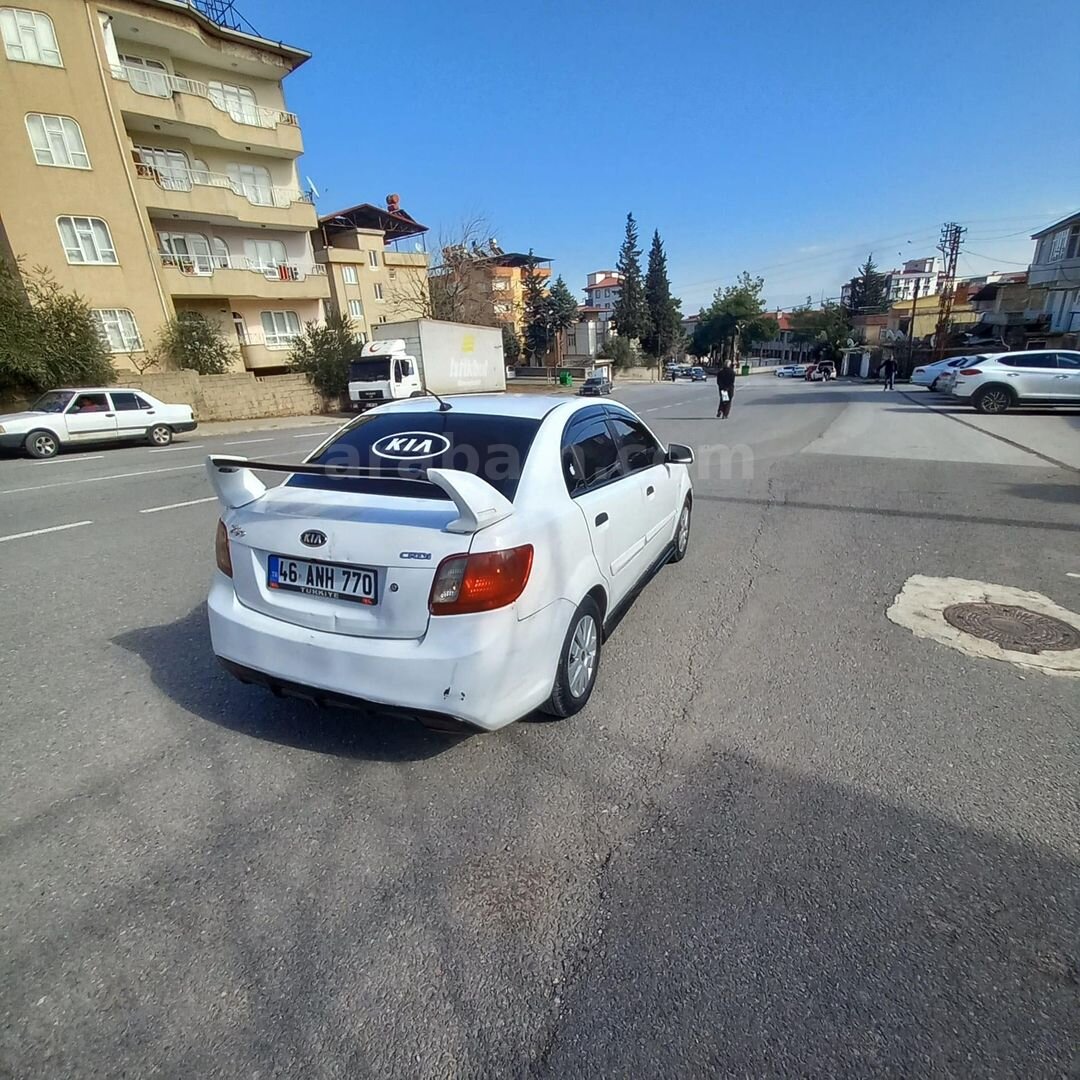 Sahibinden Kia Rio 1.5 CRDi Trend 2011 Model Kahramanmaraş 246.000 km Beyaz 5
