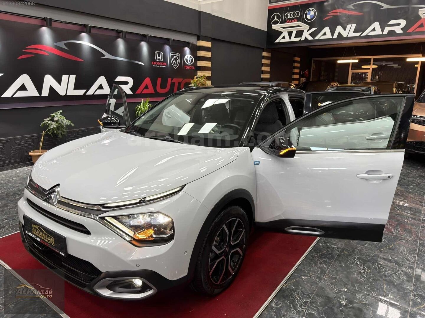 Galeriden Citroen e-C4 Shine Bold 2024 Model Sivas 33.000 km Beyaz 2