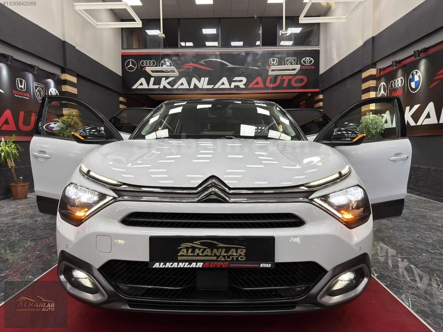 Galeriden Citroen e-C4 Shine Bold 2024 Model Sivas 33.000 km Beyaz 6