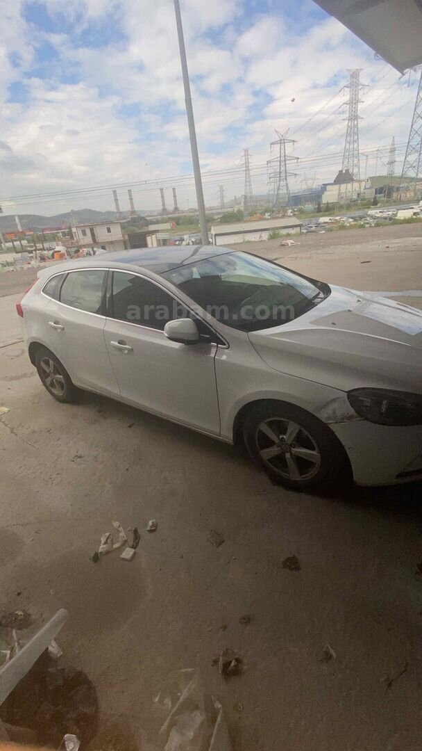 Sahibinden Volvo V40 1.6 D Advance 2013 Model İzmir 195.000 km Beyaz 4