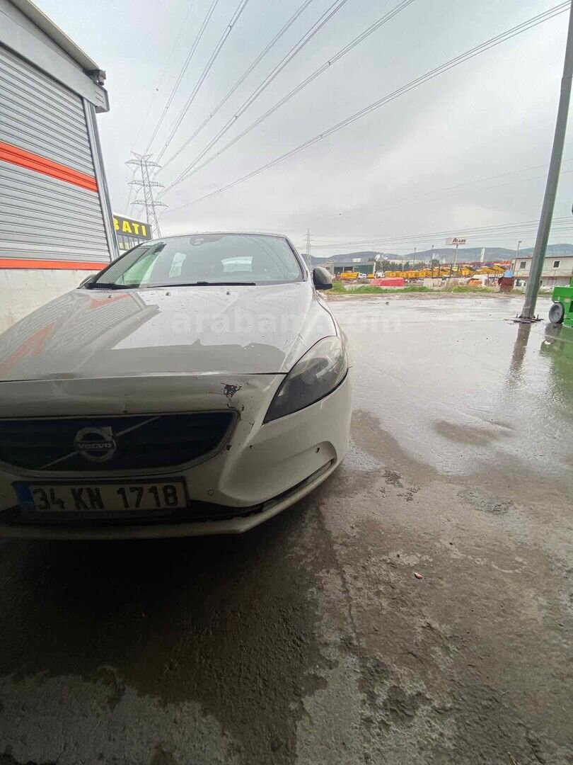 Sahibinden Volvo V40 1.6 D Advance 2013 Model İzmir 195.000 km Beyaz 3