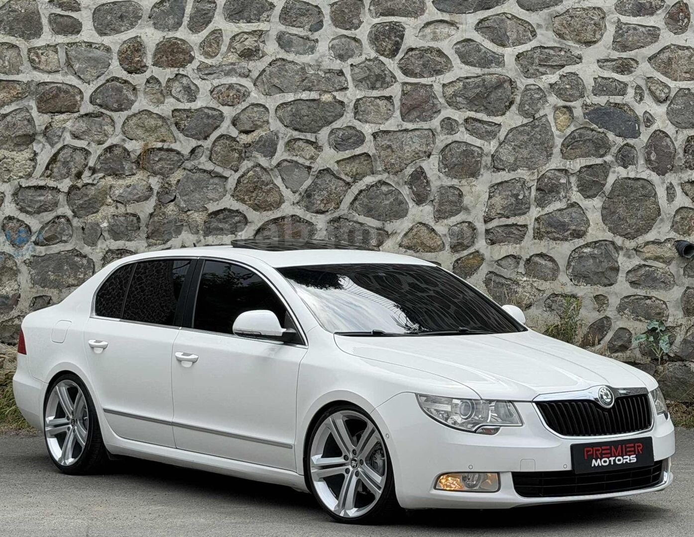 Galeriden Skoda SuperB 1.6 TDI Elegance 2012 Model Trabzon 227.000 km Beyaz 1