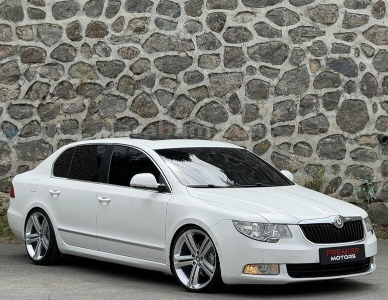 Galeriden Skoda SuperB 1.6 TDI Elegance 2012 Model Trabzon 227.000 km Beyaz