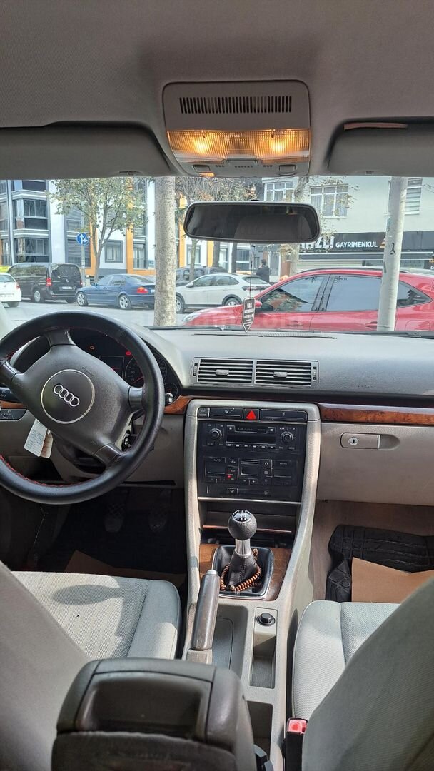 Sahibinden Audi A4 Sedan 1.6 2004 Model İstanbul 320.000 km Lacivert 7