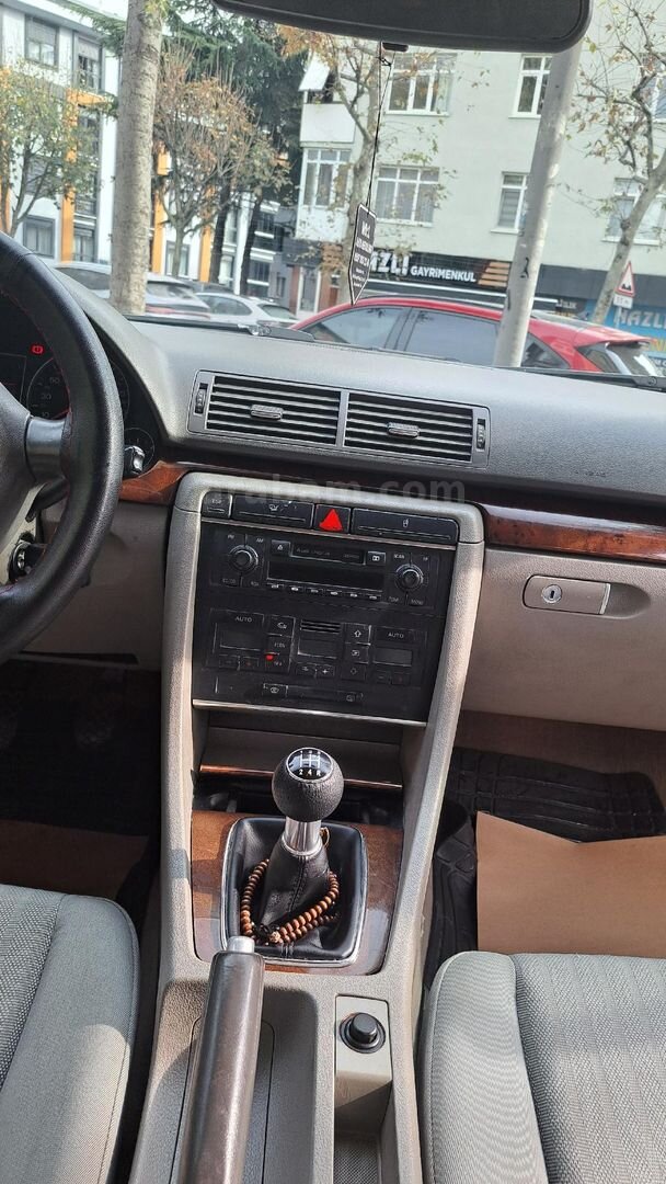 Sahibinden Audi A4 Sedan 1.6 2004 Model İstanbul 320.000 km Lacivert 6