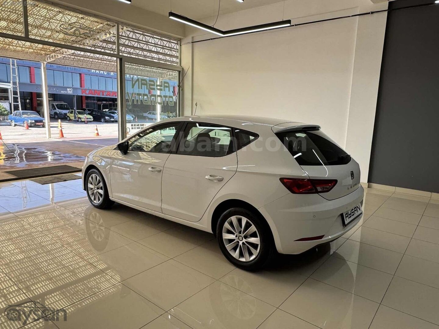 Galeriden Seat Leon 1.6 TDI Style 2019 Model Sivas 73.500 km Beyaz 4