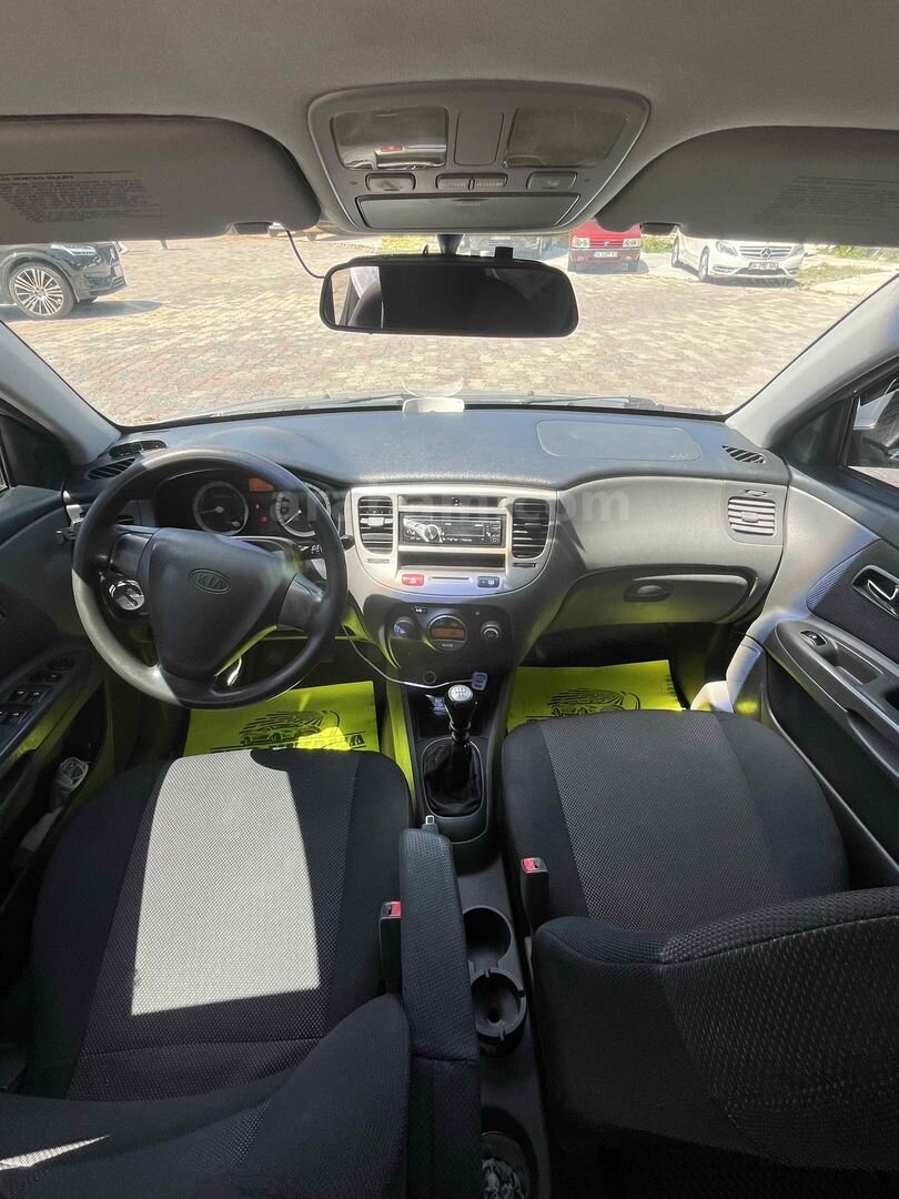 Sahibinden Kia Rio 1.5 CRDi EX Advance 2006 Model İstanbul 319.500 km Gri (Gümüş) 7