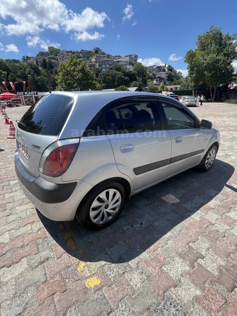 Sahibinden Kia Rio 1.5 CRDi EX Advance 2006 Model İstanbul 319.500 km Gri (Gümüş) 3