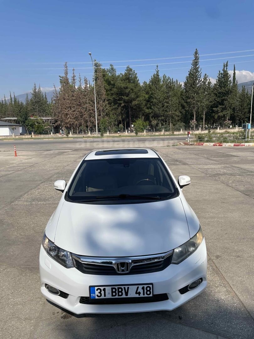 Sahibinden Honda Civic 1.6i VTEC Eco Elegance 2013 Model Hatay 243.000 km Beyaz 3